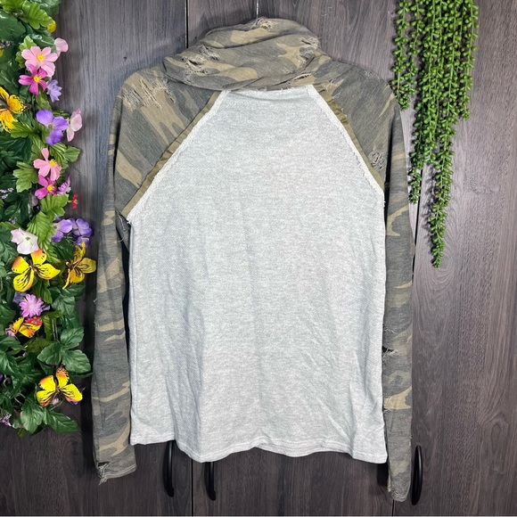 ~💙2/$40💙12pm by Mon Ami Distressed Cowl Neck Camo Printed Sweater Size Small - Picture 11 of 16